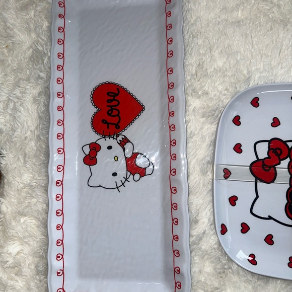 Hello Kitty Red Heart Plate Set - Picture 3 of 4